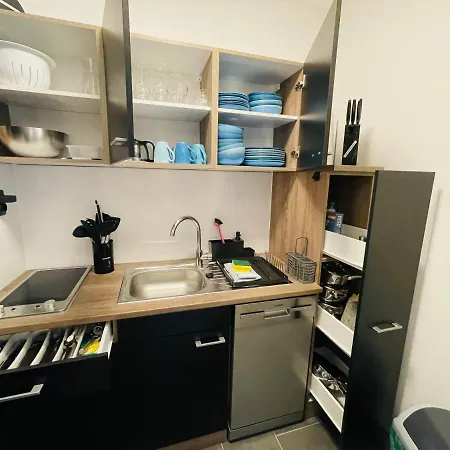 Eerste Reeg Fuer 2-4 Personen Mit Pool Apartment