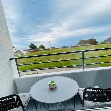 Apartment Eerste Reeg Fuer 2-4 Personen Mit Pool